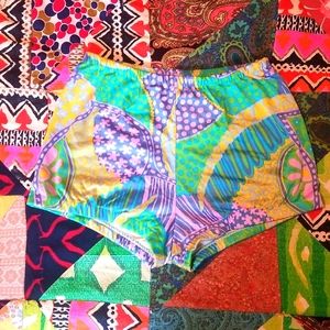 Vintage 60s 70s Hot pants booty shorts high waisted bottoms